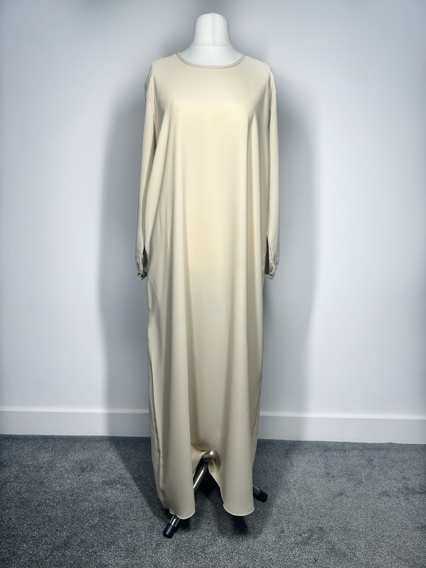 Cream Plain abaya with elasticated cuff sleeves