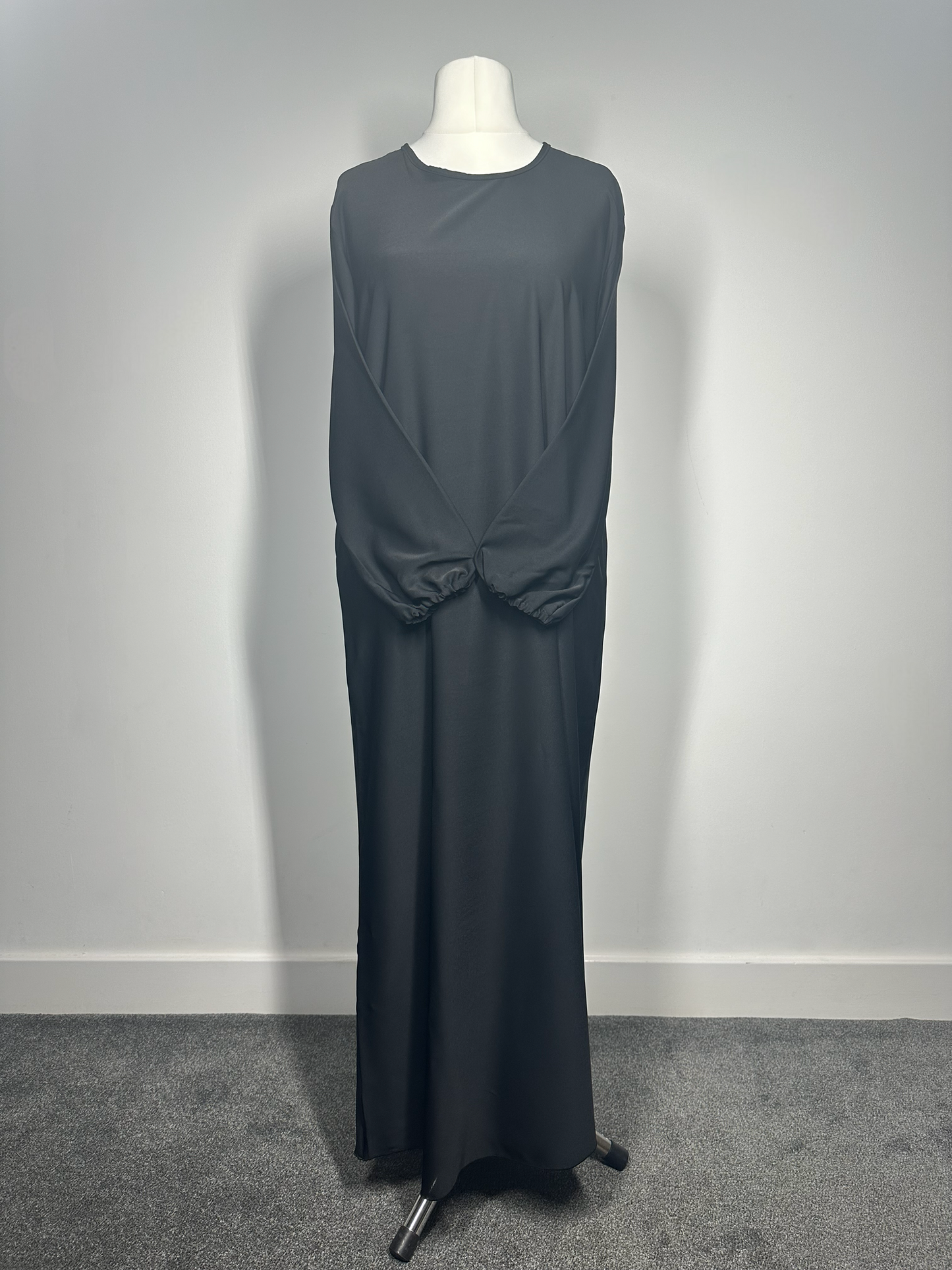 Black Plain abaya with elasticated cuff sleeves