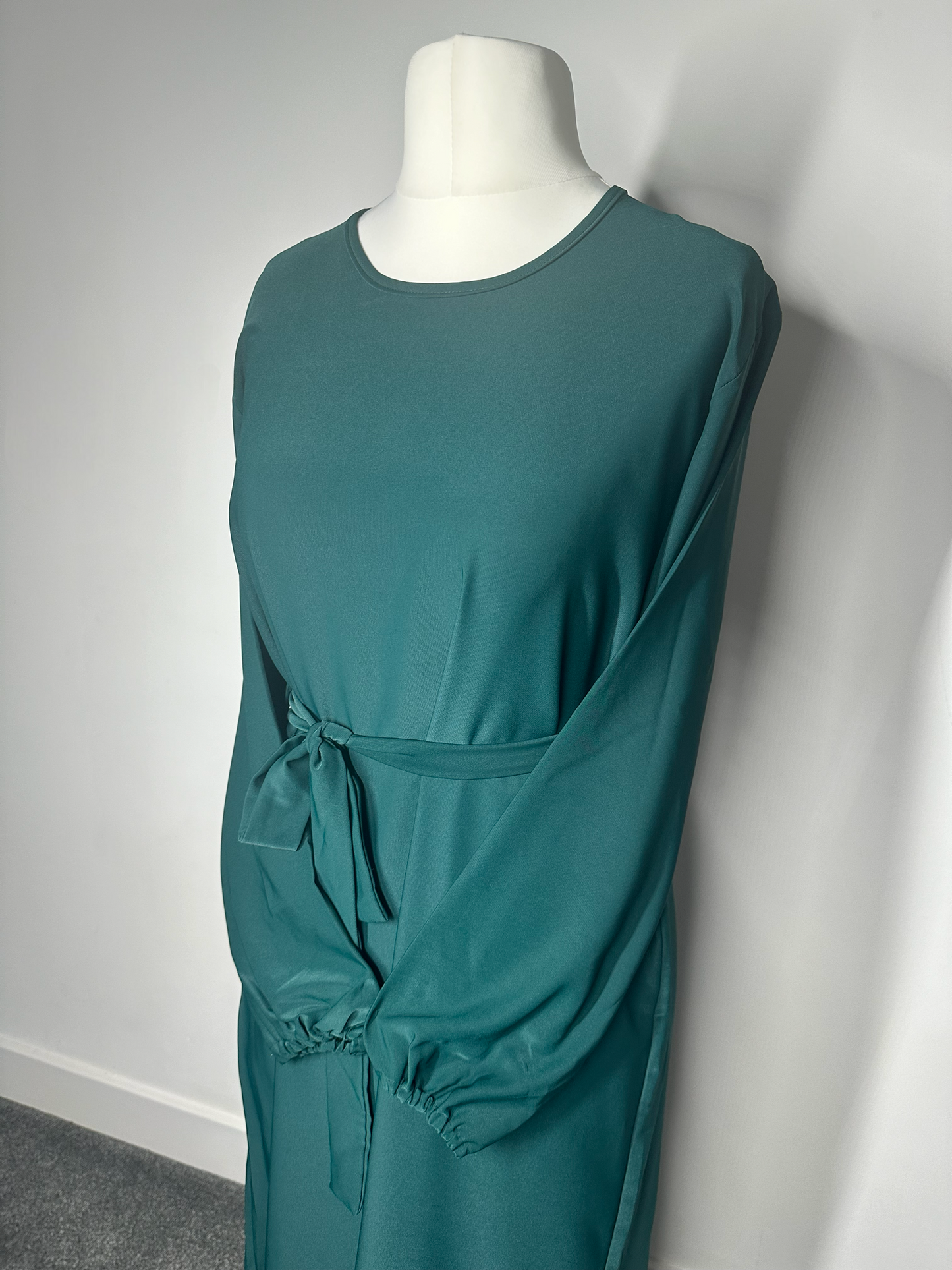 Bottle Green Plain abaya with elasticated cuff sleeves and Belt