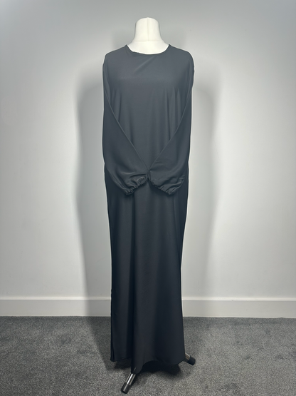 Black Plain abaya with elasticated cuff sleeves and Belt