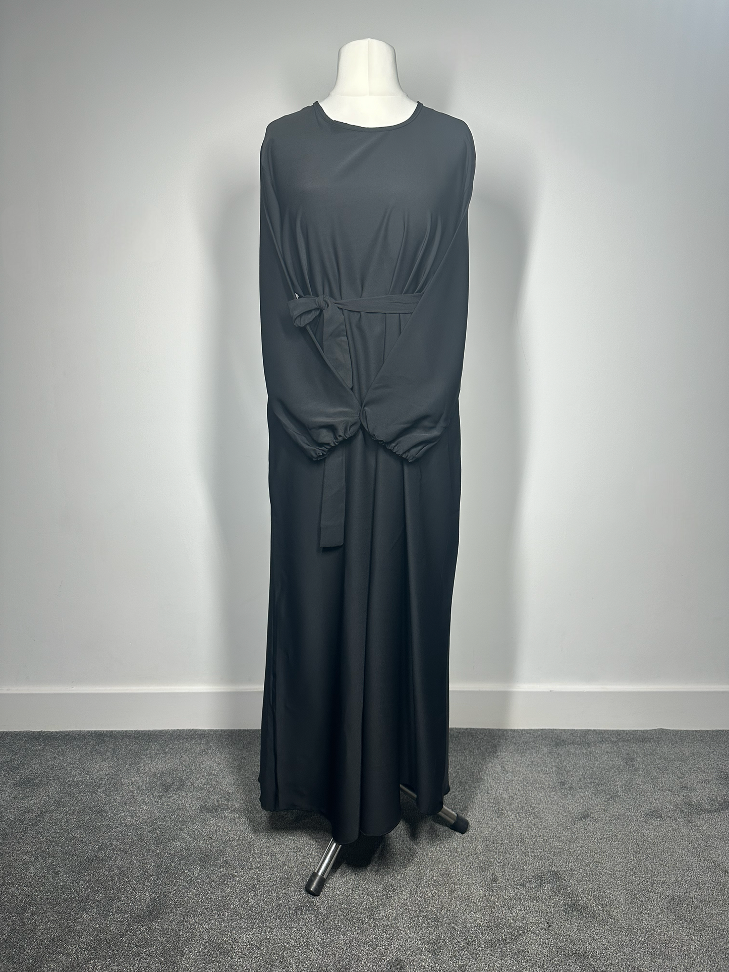 Black Plain abaya with elasticated cuff sleeves and Belt